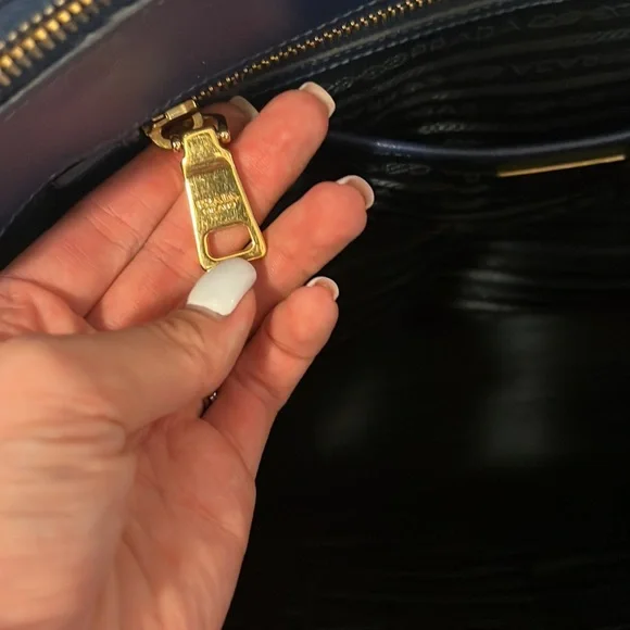 Prada bag - Picture 6 of 10